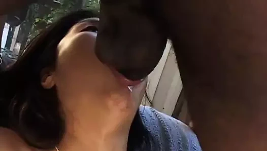 Asya bebek deepthroats bir dev siyah horoz önce beceriyor