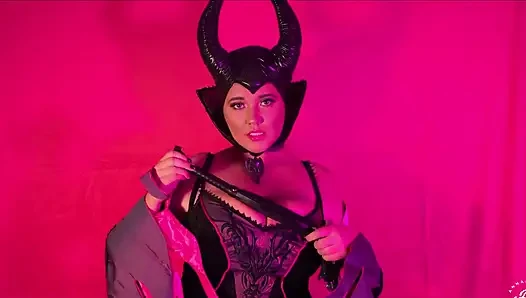 Maleficent cosplay videosu