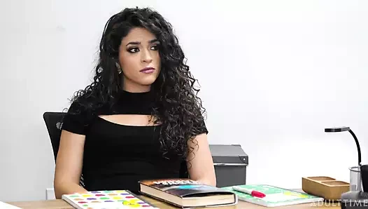 Adult Time - pawg victoria voxxx iş yerinde mastürbasyon yaparken yakalandıktan sonra patronu tarafından sert sikiliyor!