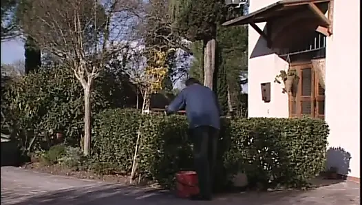 Güzel memeli inanılmaz seksi orta yaşlı seksi kadınlar ayakta domalarak sikiliyor (tam film)