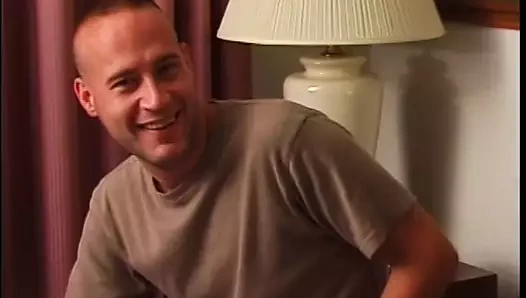 adam alır onun göt kenarlı hardcore tarafından bir hunk içinde yatak