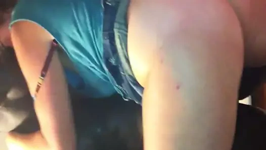 Femme cocu, baise brutale avec un taureau trio interracial