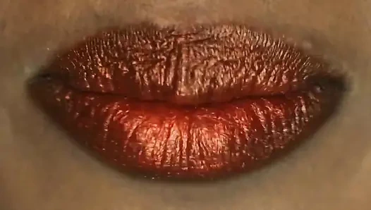 Sarışın jr Carrington iç çamaşırıyla kanepede sikişiyor