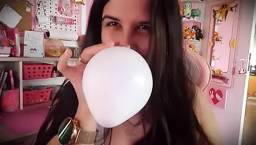 Kabarık yanaklar balon üfleme - tavşan delisi