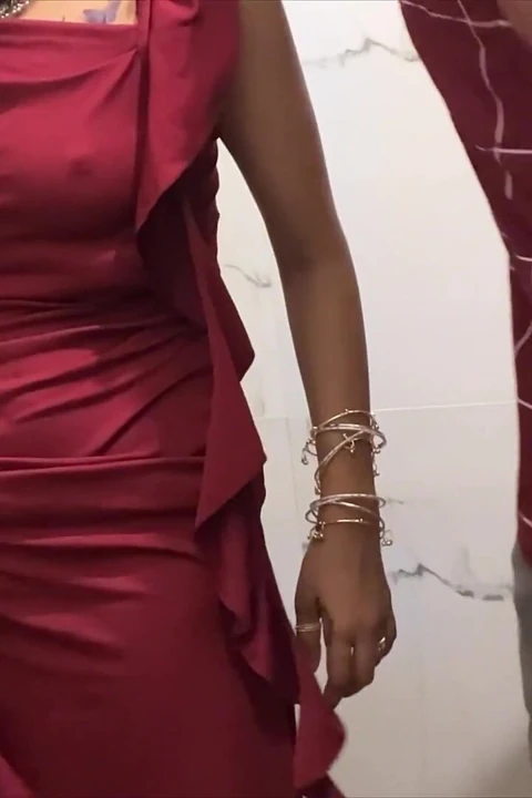 Alisha Rose'un umumi banyoda sikiştim sonunda yakalandık