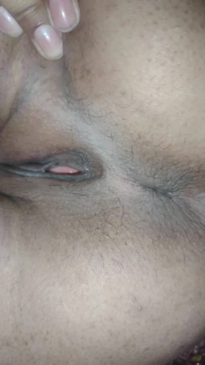 Güzel evli kadın ateşli bebek yatağa geliyor ve büyük götle eğleniyor | Klip 2