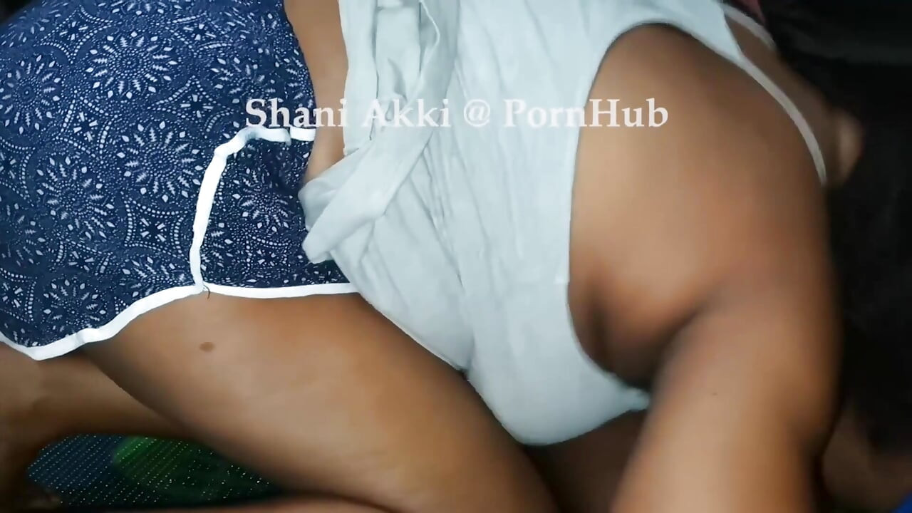 Sri Lankalı ders çalışıyor ve arkadaşıyla sikişiyor, domaltmalı