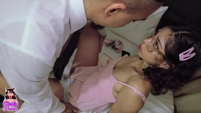 Yaramaz latin öğrenci İngilizce öğretmenini sikiyor