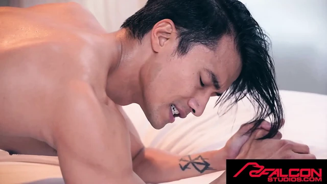 FALCON STUDIOS - kaslı erkekler zander fly ve ken ott prezervatifsiz sert