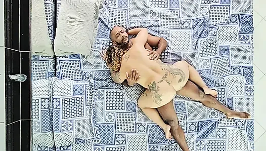 Arkadaşımın karısı buraya geldi ve çok eğlendik
