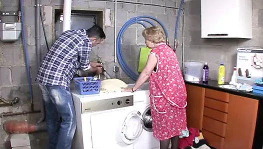 Büyük memeli nineler