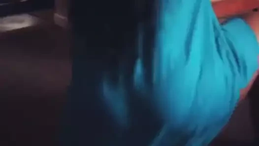 Kısa elbiseli siyah götlü twerk