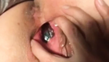 Fotze gedehnt und gestopft