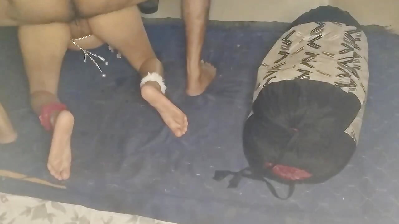 Ev yapımı sert sikiş emiyor ön sevişme ateşli meme ucu minik amcık