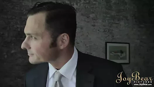 Joybear - azgın iri parça gözleri bağlı ve oral seks alır