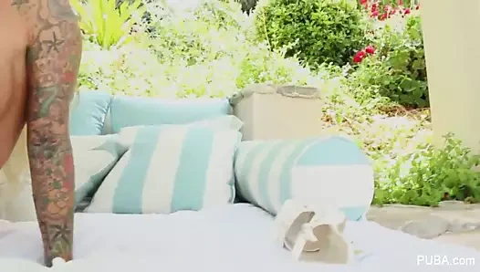 Busty sarışın çobanpüskülü kalp alır bir yük üzerinde ona büyük memeler