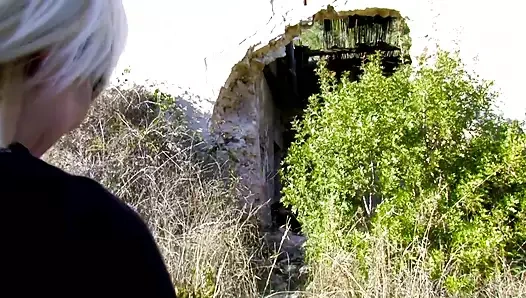 Penner Wird Von Notgeilen Blonder Schlampe Gefickt