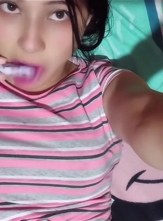 Üvey anne üvey oğluyla aynı yatağı paylaşıyor: yaramaz gece eğlencesi! (gerçek ev yapımı)