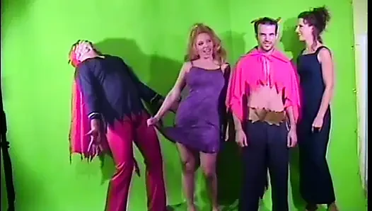 Porno çekerken biraz eğleniyor