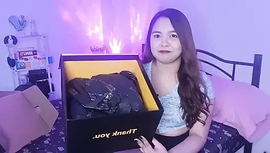 Pornhub'dan 25k abone hediyemin kutularını açıyor