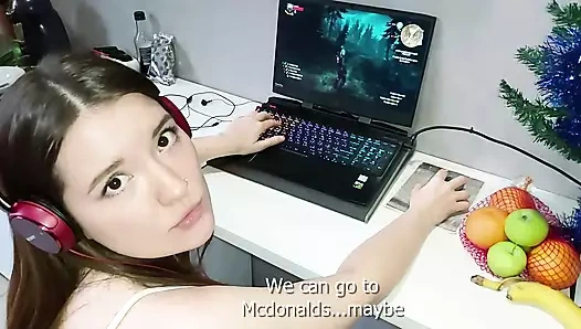 SEKSI GENÇ OYUNCU KıZ SIKIMI ÇOK SEVIYOR