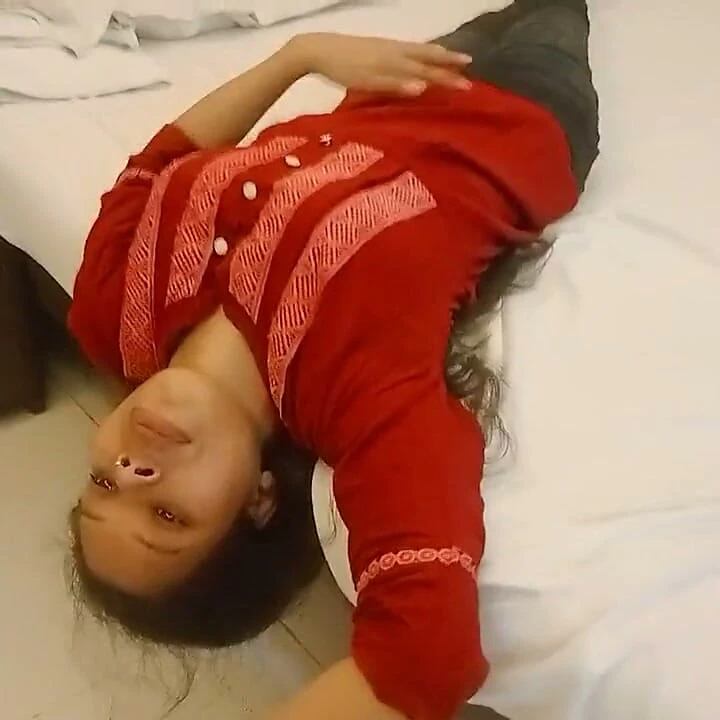 Erkek Arkadaşının Sakso Çekmesinin Tadını Çıkarıyor