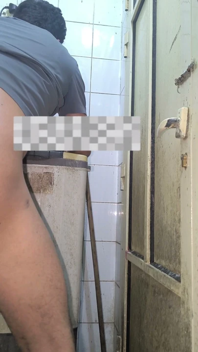 Ateşli seksi üvey kız kardeşini görünce aklını kaybetti ve hemen boşaldı. | Klip 3
