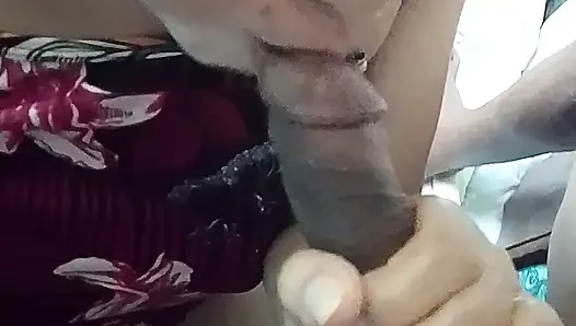 Bana sikimi emmek istediğini söylüyor