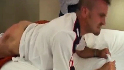 ibne şaplak seviyor