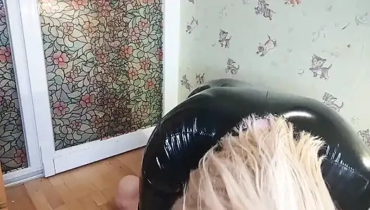 Lateks sahibe seni kullanıyor