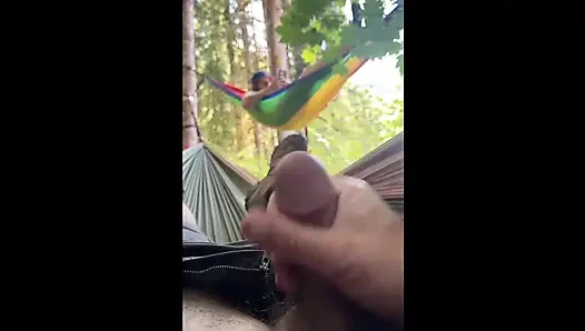 Erkekler kamp - hamak zamanı