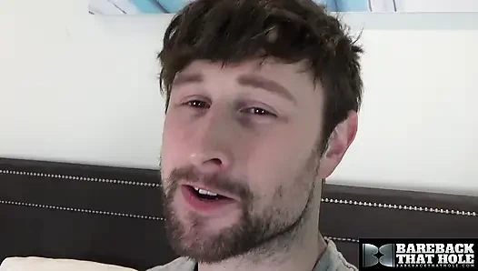 Barebackthathole drew dixon sikişmeden önce Ethan Chase'in götünü sikiyor