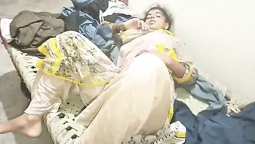Sultan Begum x ile samimi akşam öpüşüyor, merdiven domaltıyor ve tutkulu kovboy kız sikişiyor