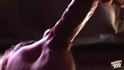 Vanessa'nın Amerikalılardan istediği şey götünde yarak ve o sadece bunu alıyor