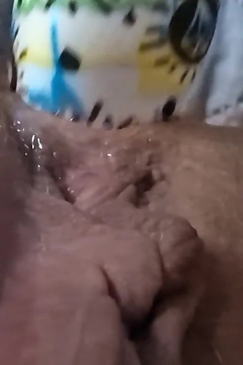 Yakın çekim orta yaşlı seksi kadın anal tek başına oyna dp son