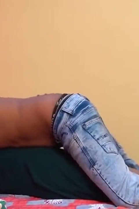 Hintli misyoner pozisyonunda hintli orta yaşlı seksi kadınla sert seks