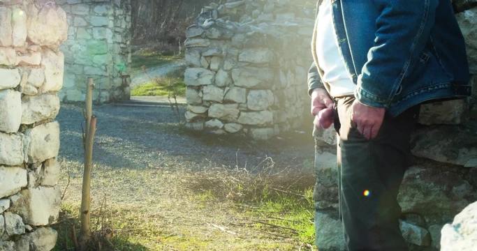 Açık havada çiş 4k