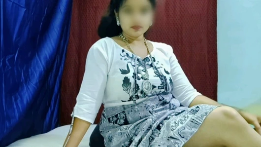 Gerçek 18+ kız öğrenci gırtlağına kadar aldıktan sonra matematik öğretmeni tarafından sikiliyor