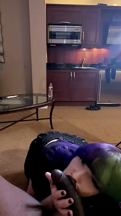 Büyük zenci yarağı otel buluşması vegas'ta yabancı gırtlağımı sikiyor ve yüzüme boşalıyor