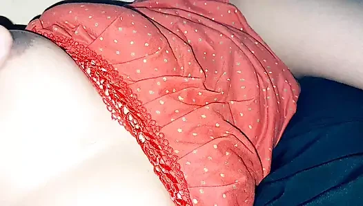 Hintli evli kadın kocasını aldatıyor, komşu kocası tarafından sikiliyor hd