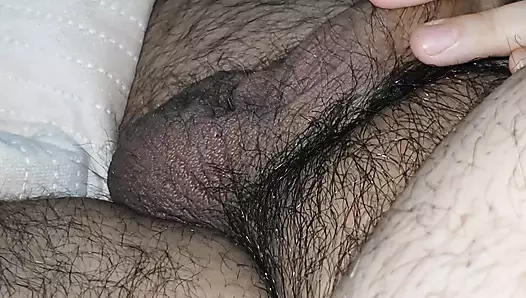 Üvey anne üvey oğlunun yarağıyla sünnetikle oynuyor