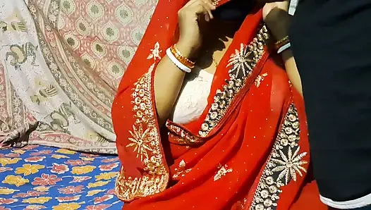 Tatminsiz evli kadın kocasıyla kırmızı sari içinde seks yapıyor....