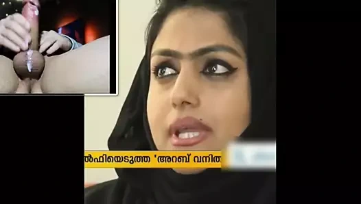 Tesettürlü ateşli orta yaşlı seksi kadın için mastürbasyon yapıyor