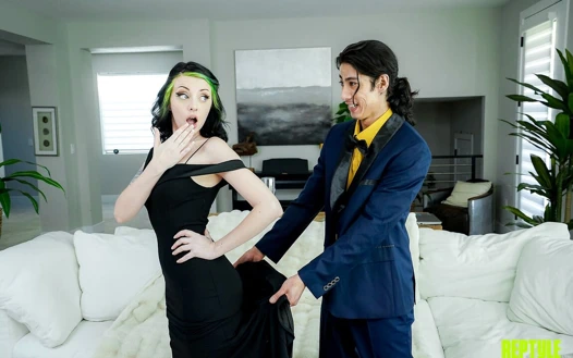 Büyük yarağın friendzone'da kalamıyor: kıyafetlerini çıkar, hadi dostluğu mahvedelim