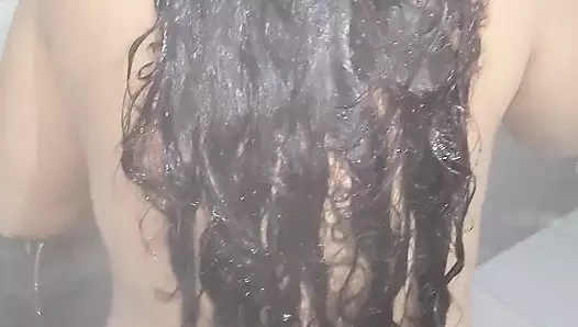 Ateşli prensese banyoda duş verildi ve sonra sikildi