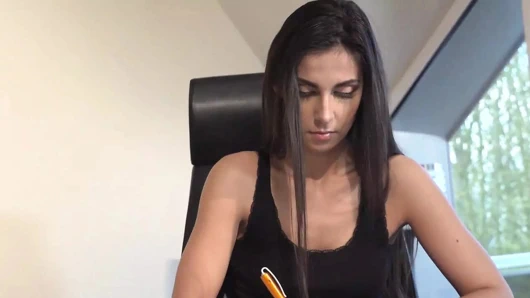 Angela Allison ve edepsiz Harry