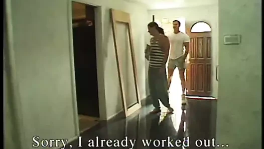 Sarışın ve esmer güneş gözlüğü derin boğaz ve açık havada iki yarak al