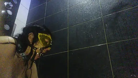 sidik içme ve aşırı özensiz gırtlağına kadar alma! Sürtük için sert eğitim!