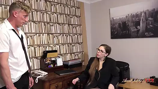 Auntjudysxxx - uzun boylu orta yaşlı seksi patron bayan Alice çalışanını sikiyor