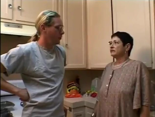 Büyük orta yaşlı seksi kadın iş başında...     (Tam orijinal film.)
